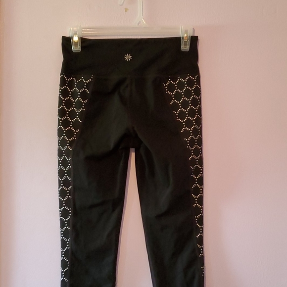 Athleta black & white patterned kapri leggings - Picture 5 of 9